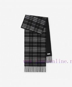 Burberry plaid scarf ️ It looks crazy, so stylish and charming ️ I really like this very ele5ny8zu6s