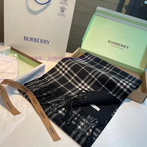 Burberry plaid scarf ️ It looks crazy, so stylish and charming ️ I really like this very ele5ny8zu6s - Image 4