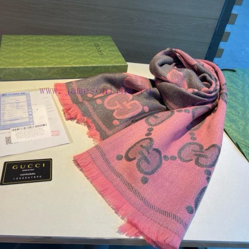 This scarf is an unbeatable classic for autumn and winter. It's so popular that almost everyc51q9lzb - Image 10