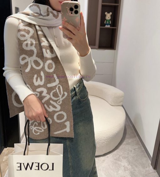 Loewe Original 2022 New Knitted Scarf with Low key Luxury, Exquisite Soft and Elite Level Famnevoba0 - Image 2