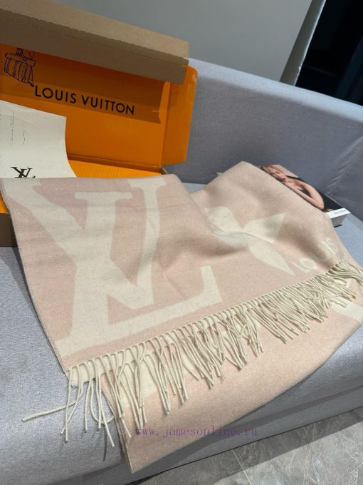 Popular all over the world The Ultimate scarf relies on the brand's exquisite jacquard craft2smqwm3r - Image 6