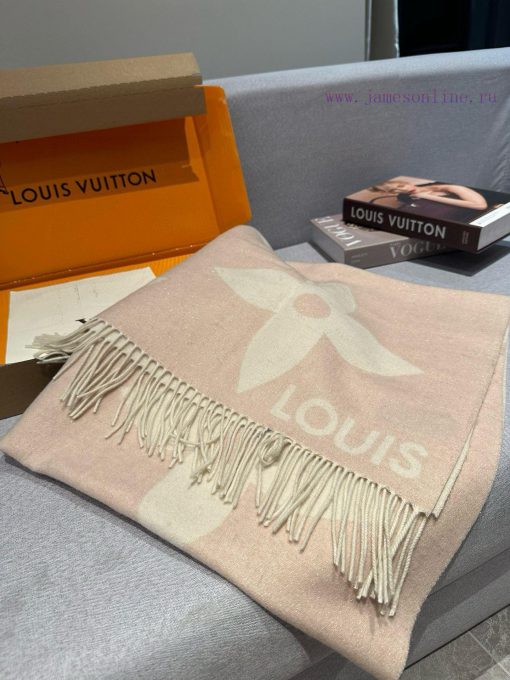 Popular all over the world The Ultimate scarf relies on the brand's exquisite jacquard craft2smqwm3r - Image 7