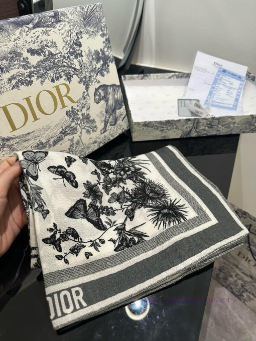 The new double-sided velvet scarf from Dior, recommended for VIP customers, must start quickwcvo9ozm - Image 4