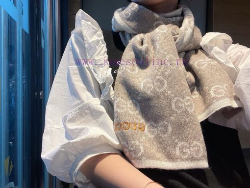 On the hot selling list, high-end quality knitted and spliced scarves from G Home are rare i6lavkq2i - Image 2