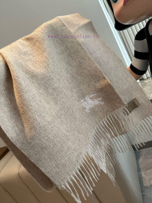 The Burberry double-sided scarf is so stylish and charming that it's going crazy. It's a ver07th2io9 - Image 7