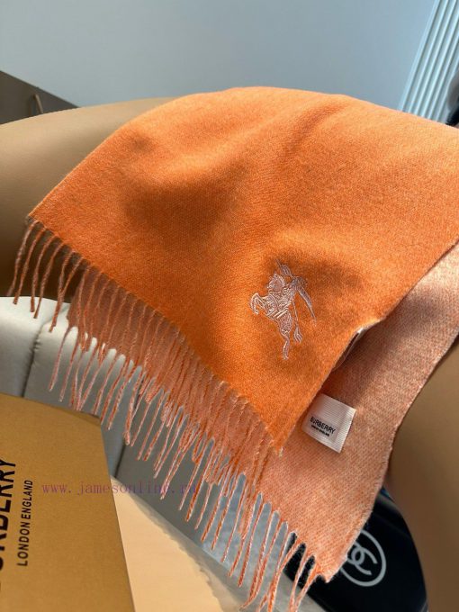The Burberry double-sided scarf is so stylish and charming that it's going crazy. It's a verbox4xkke - Image 8