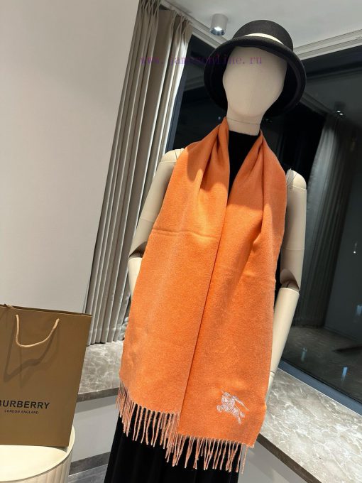 The Burberry double-sided scarf is so stylish and charming that it's going crazy. It's a verbox4xkke - Image 10