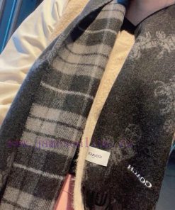 The COACH classic Coach scarf is also so beautiful, not only in terms of appearance but alsouo1kaodr