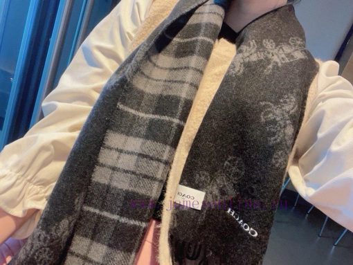 The COACH classic Coach scarf is also so beautiful, not only in terms of appearance but alsouo1kaodr - Image 2
