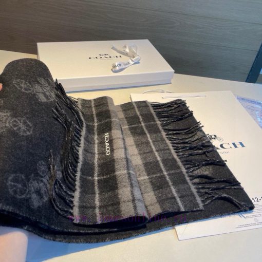 The COACH classic Coach scarf is also so beautiful, not only in terms of appearance but alsouo1kaodr - Image 5