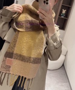 Loewe's new wool mohair scarf ️ Early autumn milk tea girl old money style super cute outfit07eqf4k5