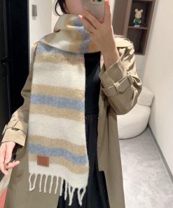 Loewe's new wool mohair scarf ️ Early autumn milk tea girl old money style super cute outfitz7jbdsut