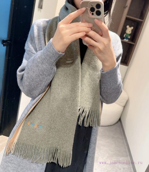 Hermes, a high-end cashmere knitted scarf that can be formal or casual, with a very classicaibs95e4y - Image 2
