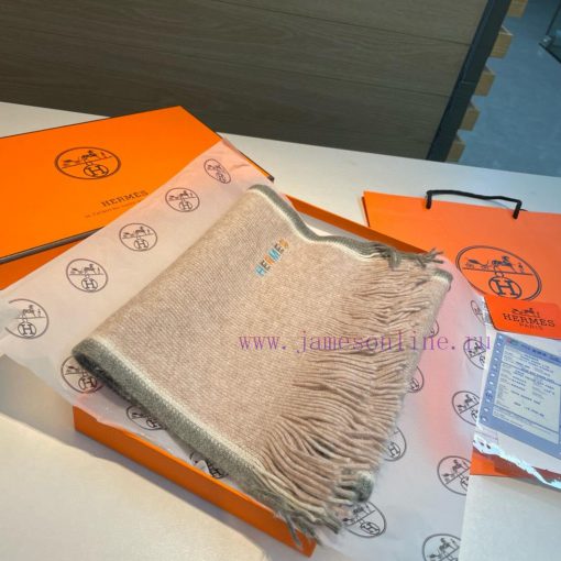 Hermes, a high-end cashmere knitted scarf that can be formal or casual, with a very classicafte13ket - Image 4