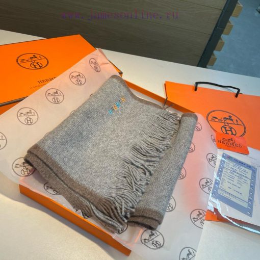 Hermes, a high-end cashmere knitted scarf that can be formal or casual, with a very classicaobisf4ck - Image 4