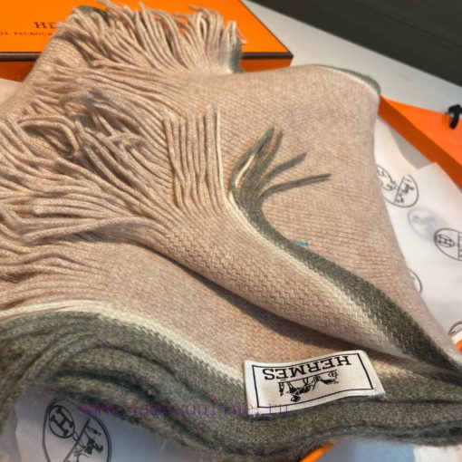 Hermes, a high-end cashmere knitted scarf that can be formal or casual, with a very classicafte13ket - Image 7
