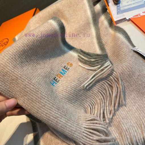 Hermes, a high-end cashmere knitted scarf that can be formal or casual, with a very classicafte13ket - Image 9