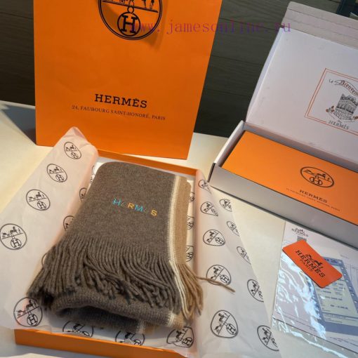 Hermes, a high-end cashmere knitted scarf that can be formal or casual, with a very classica2jcl0za8 - Image 5