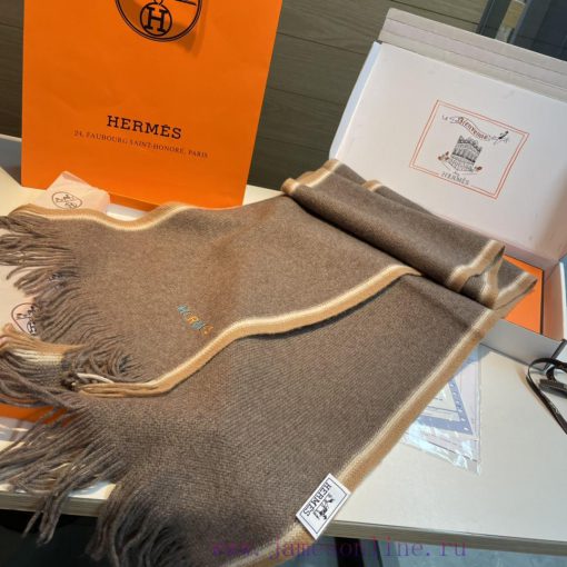 Hermes, a high-end cashmere knitted scarf that can be formal or casual, with a very classica2jcl0za8 - Image 6