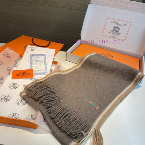 Hermes, a high-end cashmere knitted scarf that can be formal or casual, with a very classica2jcl0za8 - Image 8