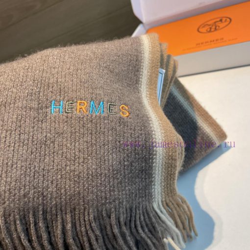 Hermes, a high-end cashmere knitted scarf that can be formal or casual, with a very classica2jcl0za8 - Image 10