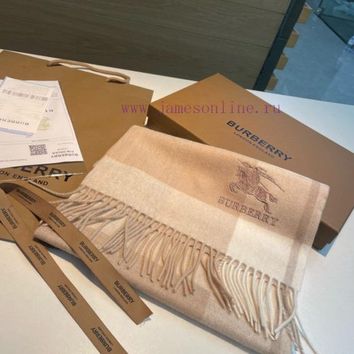 The Burberry double-sided scarf is so stylish and charming that it's going crazy. It's a verg3gg3nvf - Image 4
