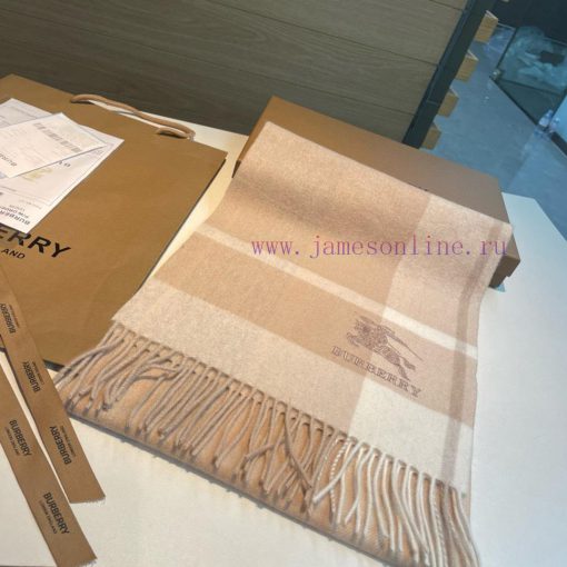 The Burberry double-sided scarf is so stylish and charming that it's going crazy. It's a verg3gg3nvf - Image 6