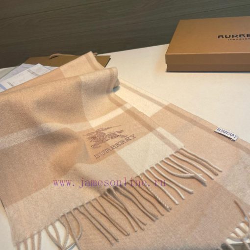 The Burberry double-sided scarf is so stylish and charming that it's going crazy. It's a verg3gg3nvf - Image 8