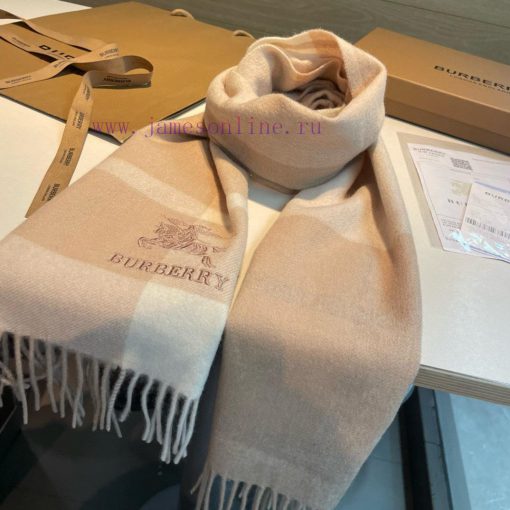 The Burberry double-sided scarf is so stylish and charming that it's going crazy. It's a verg3gg3nvf - Image 10