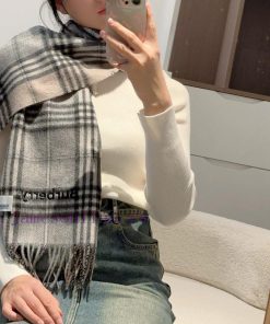The Burberry double-sided scarf is so stylish and charming that it's going crazy. It's a verwsslweh8