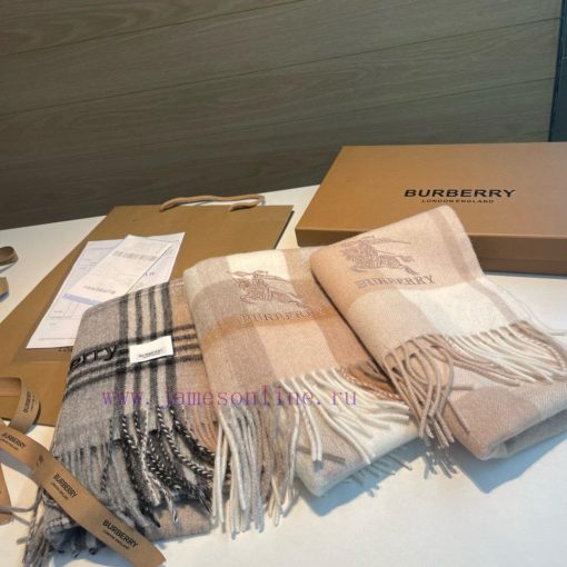 The Burberry double-sided scarf is so stylish and charming that it's going crazy. It's a verwsslweh8 - Image 3