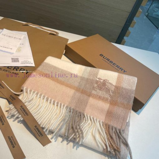 The Burberry double-sided scarf is so stylish and charming that it's going crazy. It's a verjr3vt9ek - Image 4