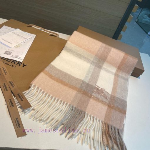 The Burberry double-sided scarf is so stylish and charming that it's going crazy. It's a verjr3vt9ek - Image 6