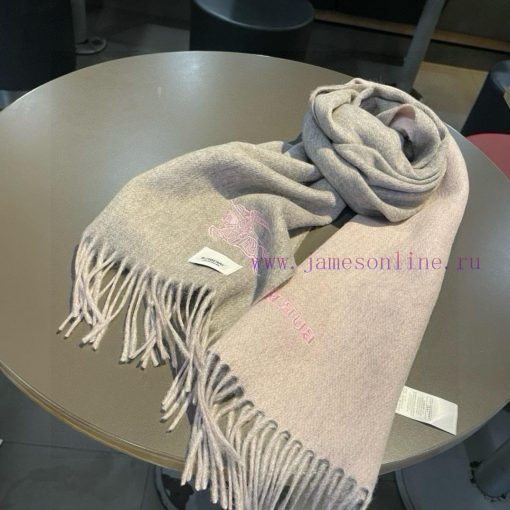 The Burberry double-sided scarf is so stylish and charming that it's going crazy. It's a ver0b0fum3k - Image 5