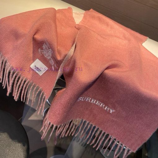 The Burberry double-sided scarf is so stylish and charming that it's going crazy. It's a vervo8mrqzq - Image 6