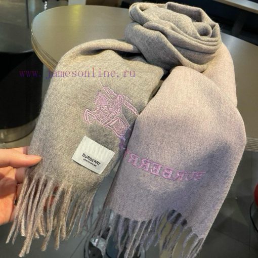 The Burberry double-sided scarf is so stylish and charming that it's going crazy. It's a ver0b0fum3k - Image 6