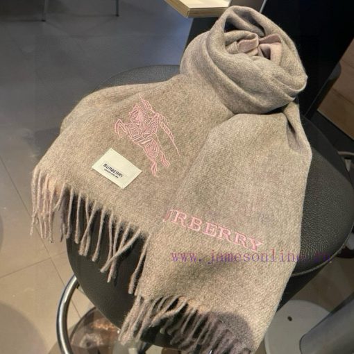The Burberry double-sided scarf is so stylish and charming that it's going crazy. It's a ver0b0fum3k - Image 7