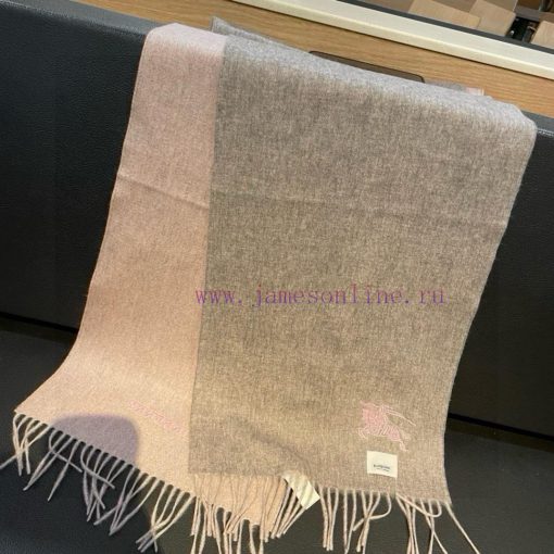 The Burberry double-sided scarf is so stylish and charming that it's going crazy. It's a ver0b0fum3k - Image 10