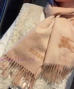 The Burberry double-sided scarf is so stylish and charming that it's going crazy. It's a veromlktez0