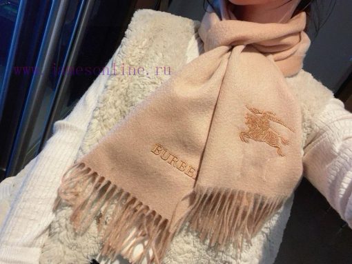 The Burberry double-sided scarf is so stylish and charming that it's going crazy. It's a veromlktez0 - Image 2