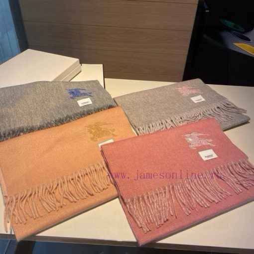 The Burberry double-sided scarf is so stylish and charming that it's going crazy. It's a veromlktez0 - Image 3