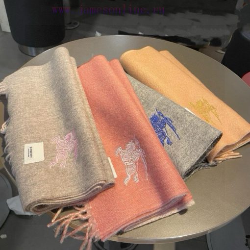 The Burberry double-sided scarf is so stylish and charming that it's going crazy. It's a veromlktez0 - Image 4