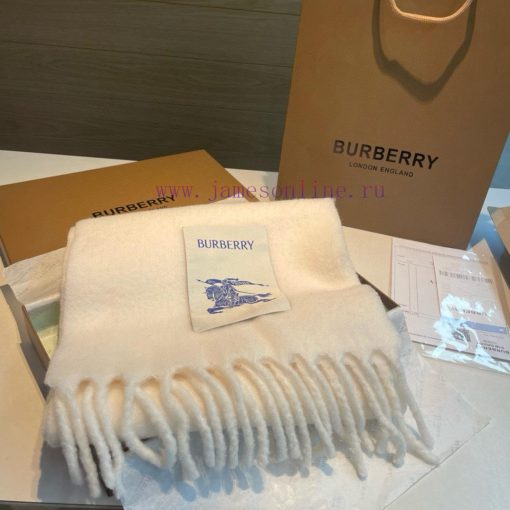 Burberry's super beautiful new mohair scarf is highly recommended to buy with good texture. 2xr431xt - Image 4