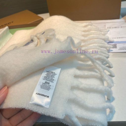 Burberry's super beautiful new mohair scarf is highly recommended to buy with good texture. 2xr431xt - Image 5