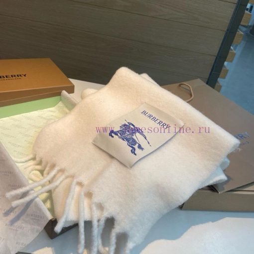 Burberry's super beautiful new mohair scarf is highly recommended to buy with good texture. 2xr431xt - Image 9