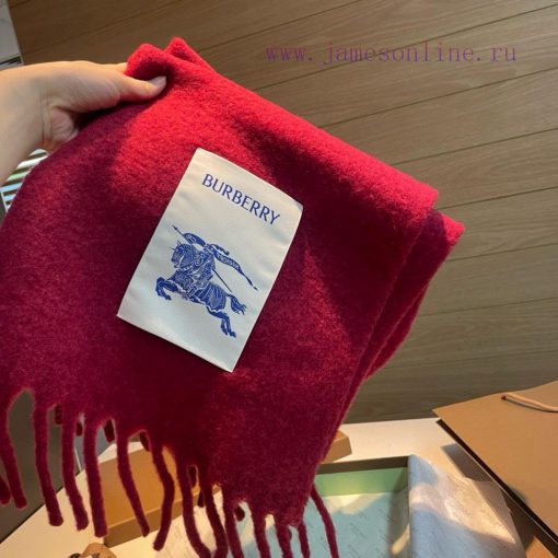 Burberry's super beautiful new mohair scarf is highly recommended to buy with good texture. d19wn9c7 - Image 9