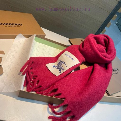 Burberry's super beautiful new mohair scarf is highly recommended to buy with good texture. d19wn9c7 - Image 10