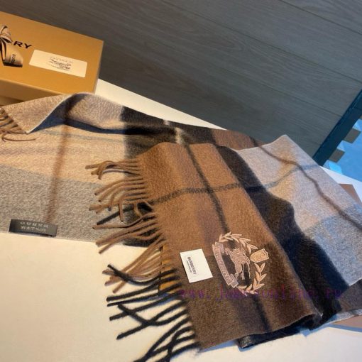Burberry's new heavyweight water ripple cashmere scarf is truly a high-end level for men thip6a44aky - Image 7