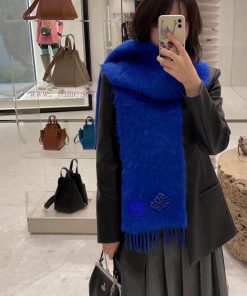 Sending a big brooch, Loewe's super beautiful new mohair brooch scarf is highly recommended n00y7oh4