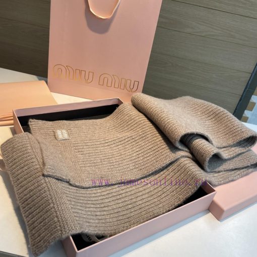 Miumiu unisex cashmere scarf that is both warm and textured, providing warmth throughout thep9pcor3g - Image 6